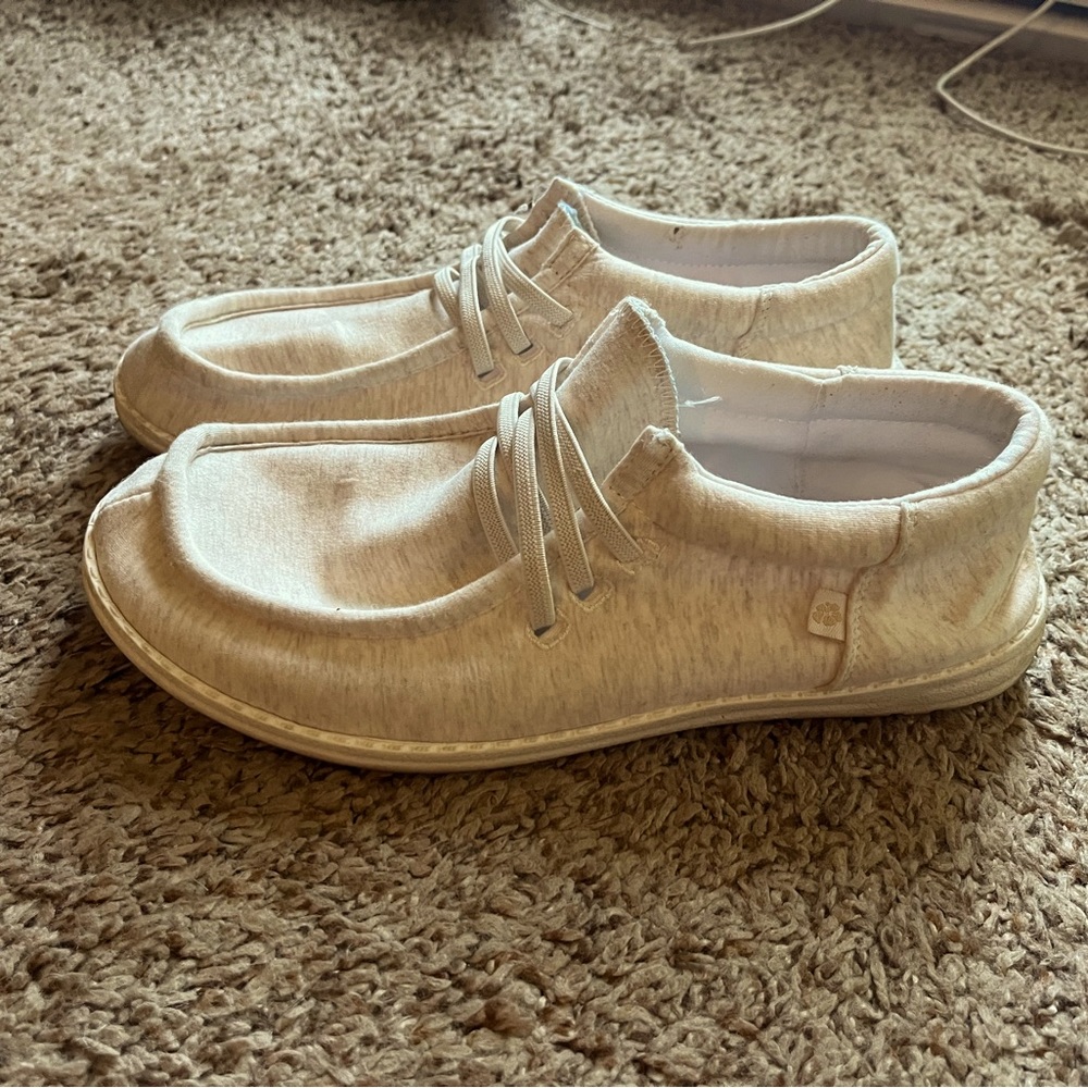 Tommy Bahama size 9